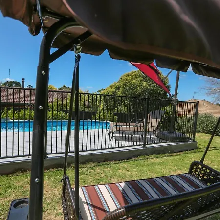 Swimming Pool Holiday Villa Auckland Exterior photo