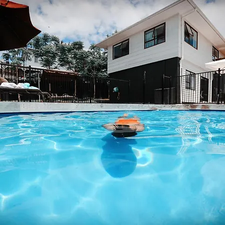 Swimming Pool Holiday Villa Auckland Exterior photo