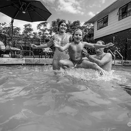 Swimming Pool Holiday Villa Auckland Exterior photo